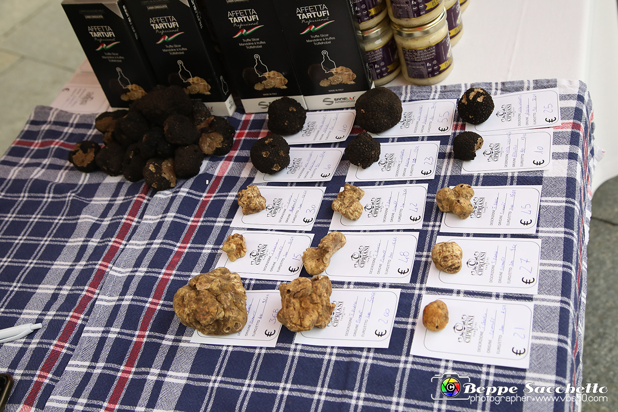 VBS_1272 - Fiera Nazionale del Tartufo e dei Santi 2022.jpg